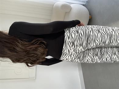 Oys Siyah Parmak Geçirmeli Bluz