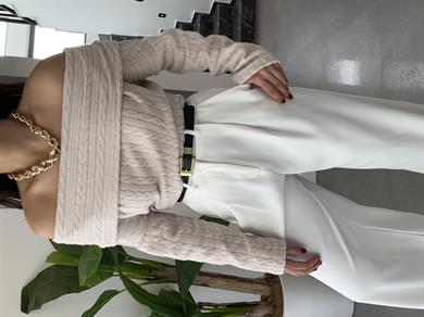 Özel Üretim Vanilya Madonna Yaka Yumoş Triko Kazak