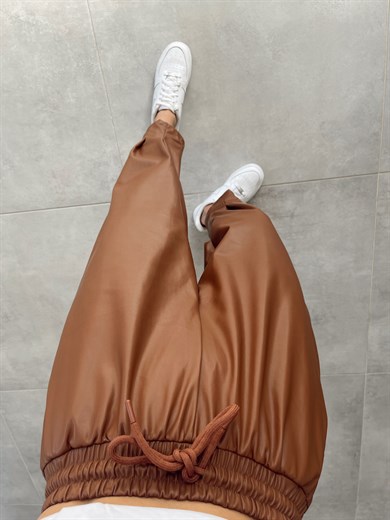 Paça Pileli Taba Deri Pantolon