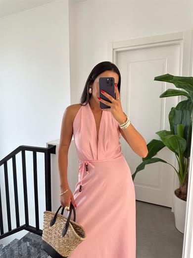 Pembe Boyundan Geçmeli Sırt Dekolteli Elbise