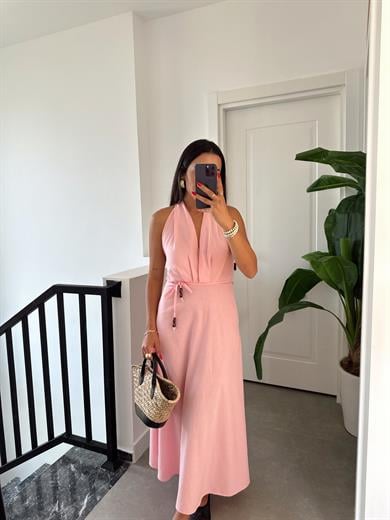 Pembe Boyundan Geçmeli Sırt Dekolteli Elbise