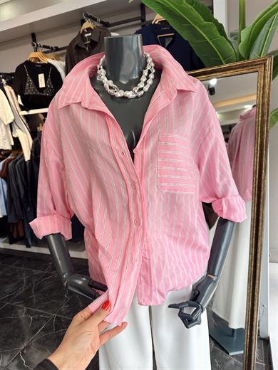 Pembe Çizgili Açık Yaka Gömlek