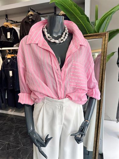 Pembe Çizgili Açık Yaka Gömlek