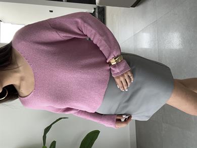 Pembe Oval Yaka Yumusak Dokulu Triko Kazak