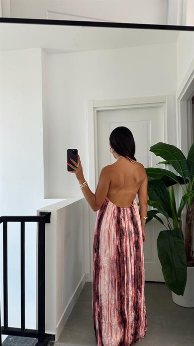 Pembe Sırtı Açık Elbise