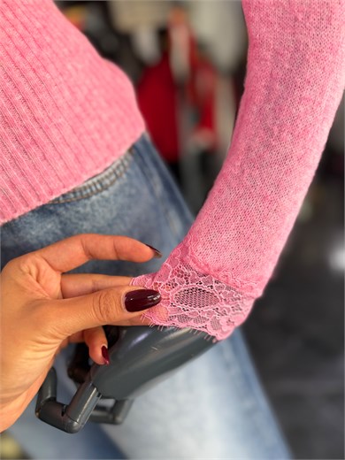 Pembe Yakası Ve Kolu Dantelli Hırka