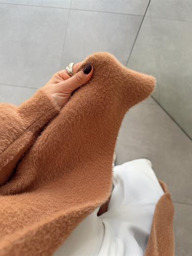 Sakallı Koyu Vizon Uzun Triko Hırka