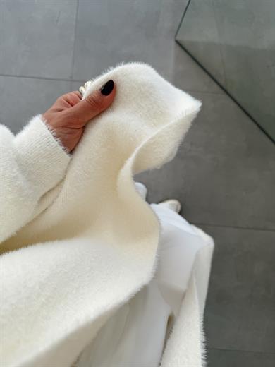 Sakallı Vanilya Uzun Triko Hırka