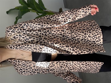 Şal Yaka Leopar Ceket
