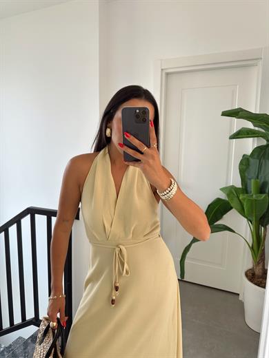 Sarı Boyundan Geçmeli Sırt Dekolteli Elbise