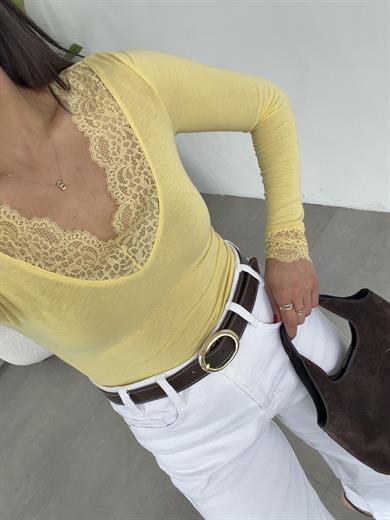 Sarı Dantel Detaylı V Yaka Bluz