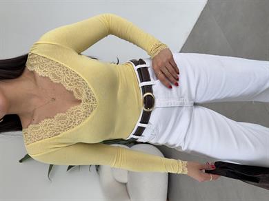 Sarı Dantel Detaylı V Yaka Bluz