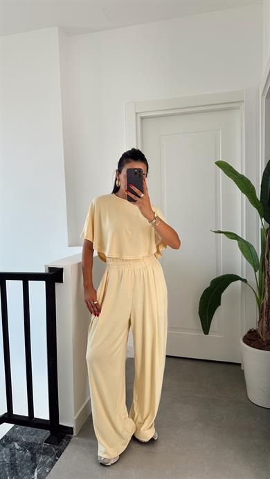 Sarı Geniş Kemerli Pileli Pantolon