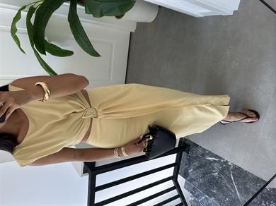 Sarı Tokalı Elbise