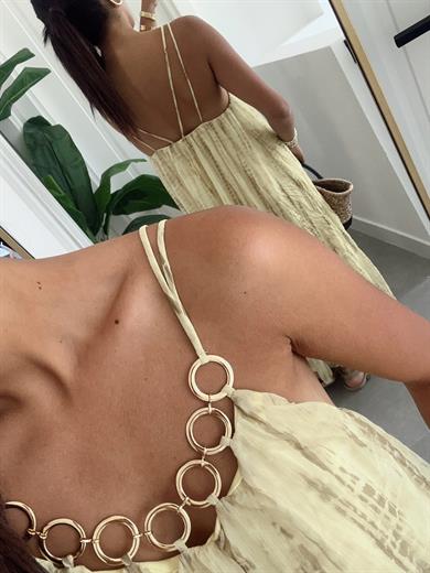 Sarı Yakası Aksesuarlı Elbise