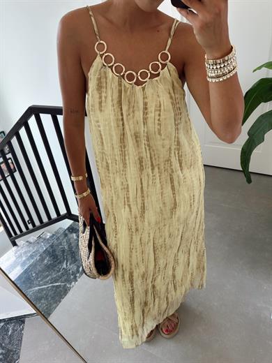 Sarı Yakası Aksesuarlı Elbise