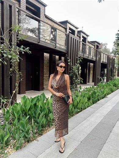 Sırt Dekolteli Leopar Elbise
