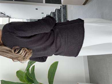 Siyah Açık Yaka Uzun Kol Triko