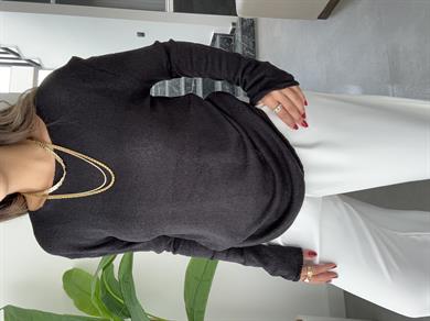 Siyah Açık Yaka Uzun Kol Triko