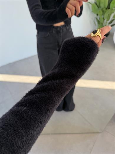 Siyah Aksesuar Detaylı Sakallı Bluz