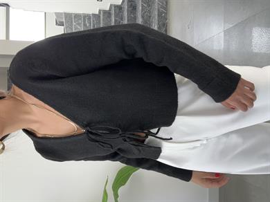 Siyah Bağlama Detaylı Triko Hırka