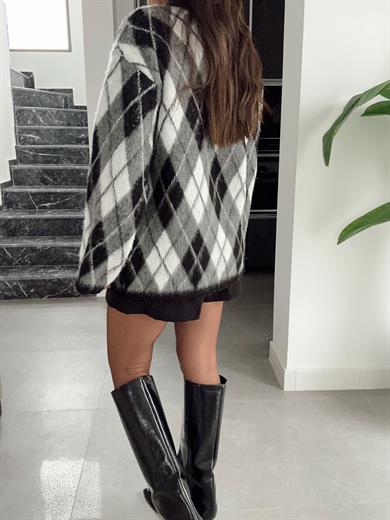 Siyah Baklava Desen Kazak