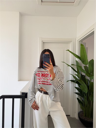 Siyah Baskı Detaylı Sweatshirt