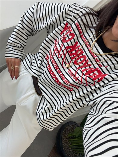 Siyah Baskı Detaylı Sweatshirt