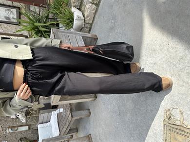 Siyah Beli Büzgülü Pantolon