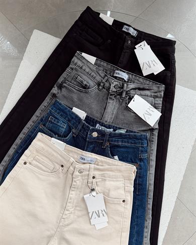 Siyah Boyfit Kesik Paça Jean