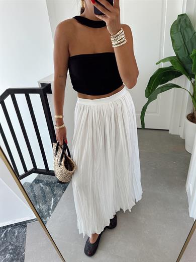 Siyah Boyun Detaylı Bluz