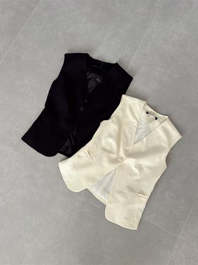 Siyah Cepli Düğmeli Yelek