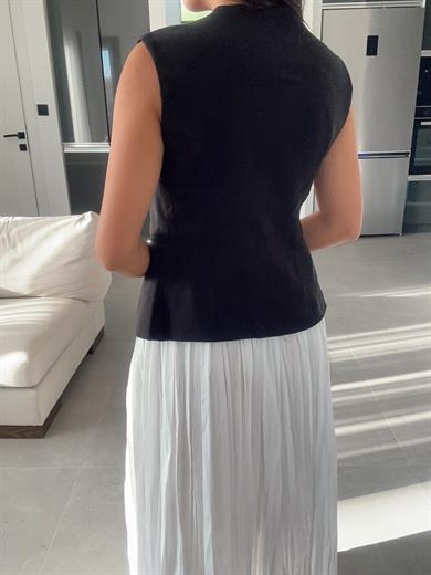 Siyah Cepli Düğmeli Yelek