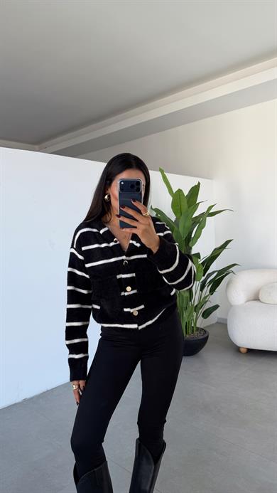 Siyah Cepli Kapşonlu Hırka