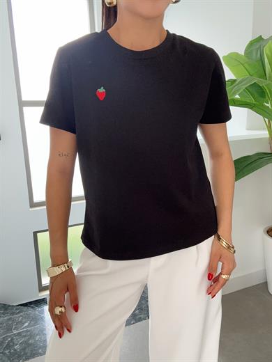 Siyah Çilek Nakışlı Tişört