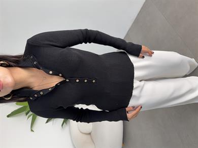 Siyah Çıtçıt Detaylı Triko Kazak