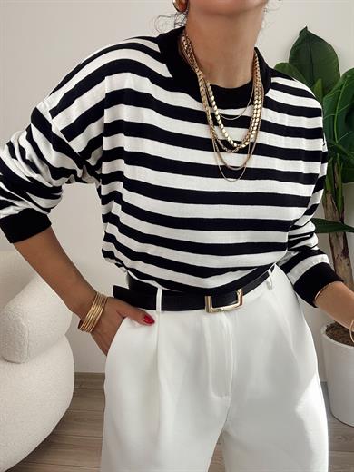 Siyah Çizgili Salaş Triko Kazak