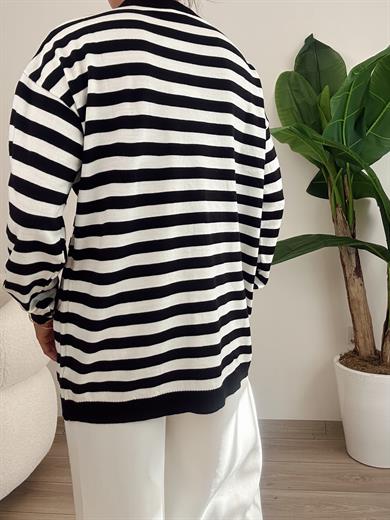 Siyah Çizgili Salaş Triko Kazak