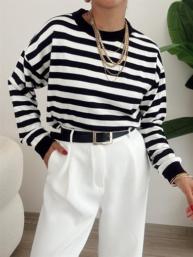 Siyah Çizgili Salaş Triko Kazak