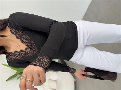 Siyah Dantel Detaylı V Yaka Bluz