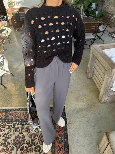 Siyah Delikli Bisiklet Yaka Triko Kazak