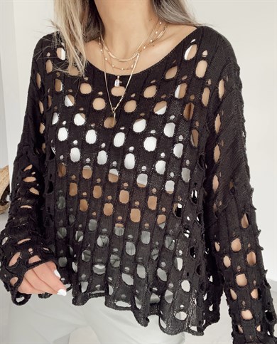 Siyah Delikli Triko Kazak