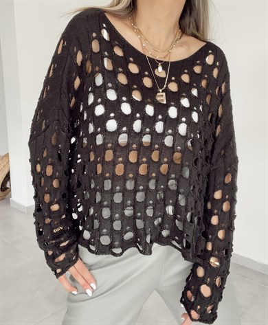 Siyah Delikli Triko Kazak