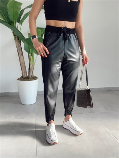 Siyah Deri Detaylı Pantolon