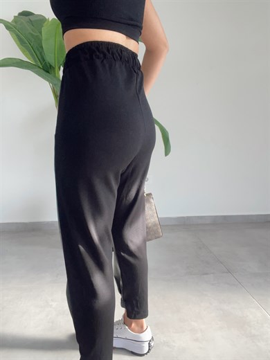 Siyah Deri Detaylı Pantolon