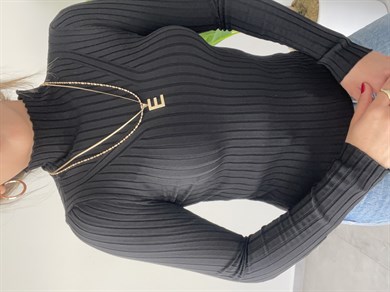 Siyah Dik Yaka Geniş Fitilli Triko Kazak