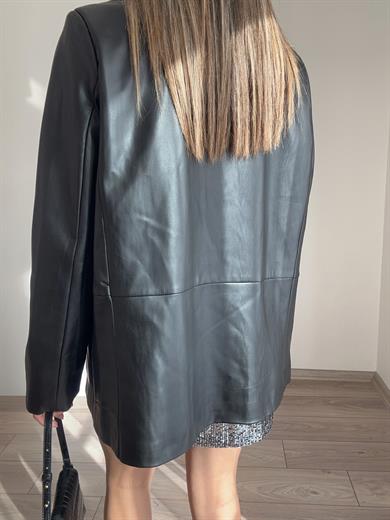 Siyah Düğme Detaylı Deri Blazer Ceket