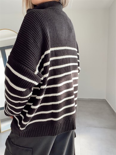 Siyah-Ekru Çizgili Fermuarlı Triko Kazak