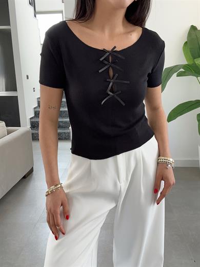 Siyah Fiyonk Detaylı Bluz