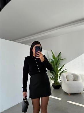 Siyah Fiyonk Düğme Detaylı Yumoş Hırka